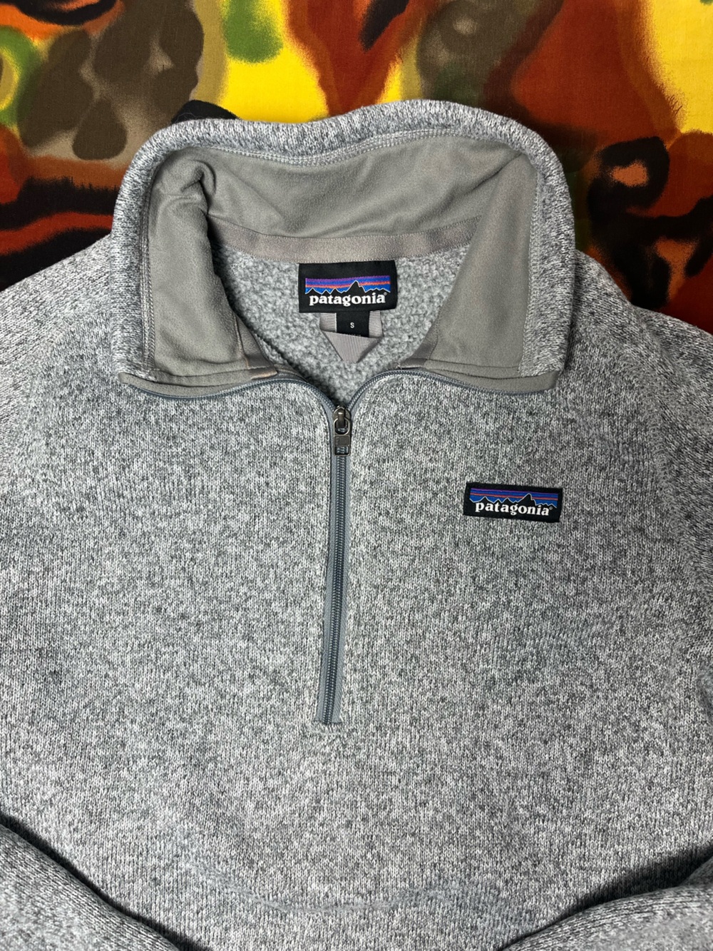 Gray Patagonia fleece quarter zip in size S
